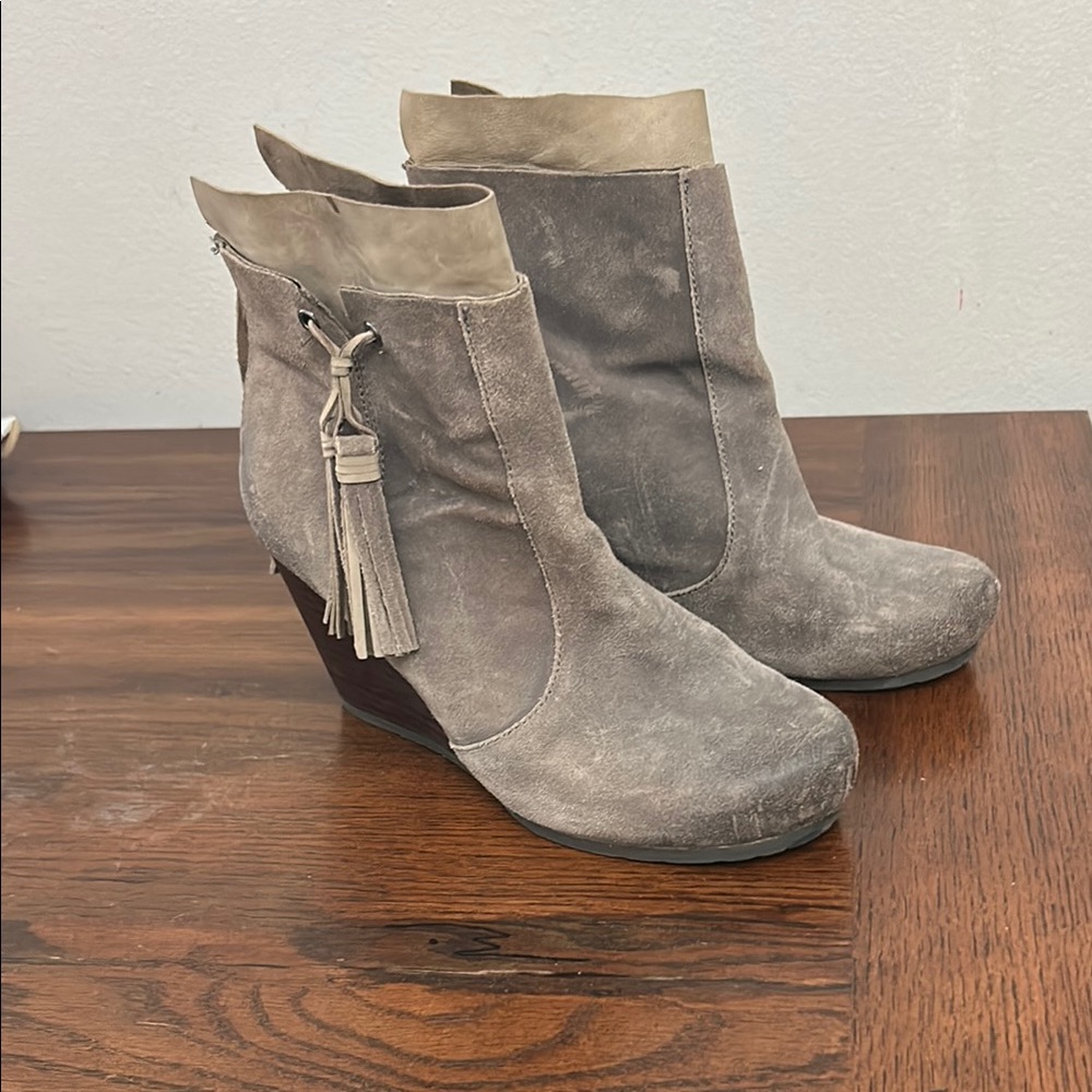 Women's Gray Suede OTBT Ankle Boots